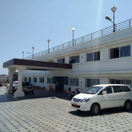 海面酒店 根尼亚古马里 外观 照片